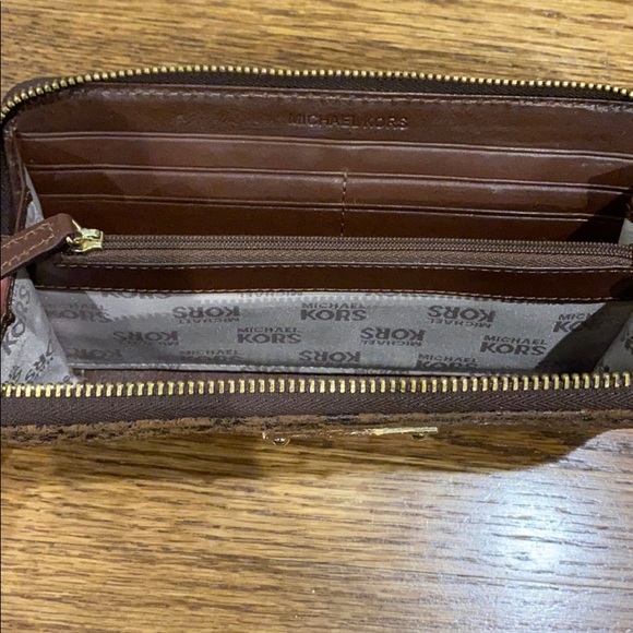 Michael Kors Brown Textured Python Zip Wallet - Picture 5 of 7